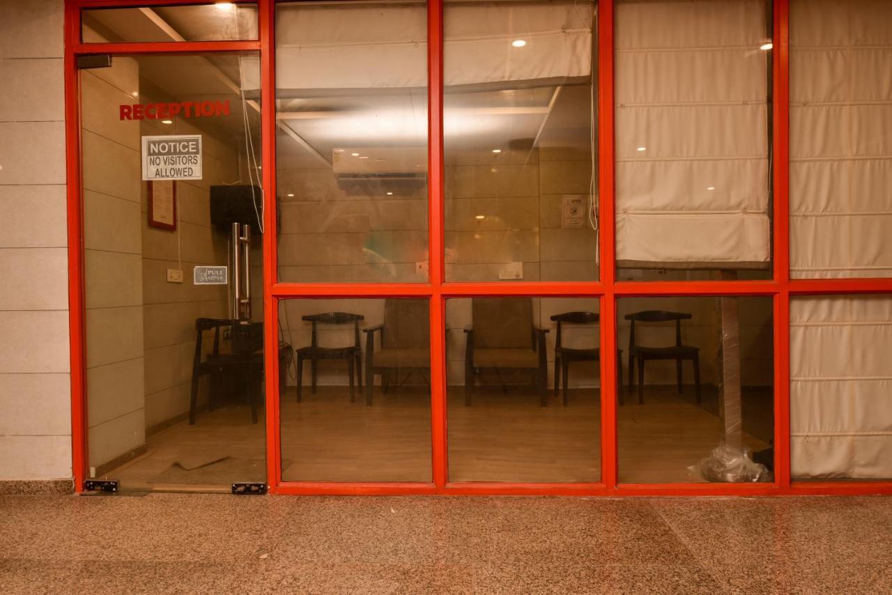 Hotel Red Saffron นิวเดลี ภายนอก รูปภาพ