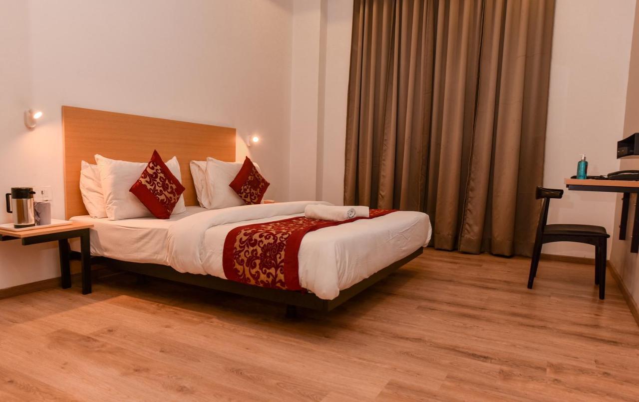 Hotel Red Saffron นิวเดลี ภายนอก รูปภาพ
