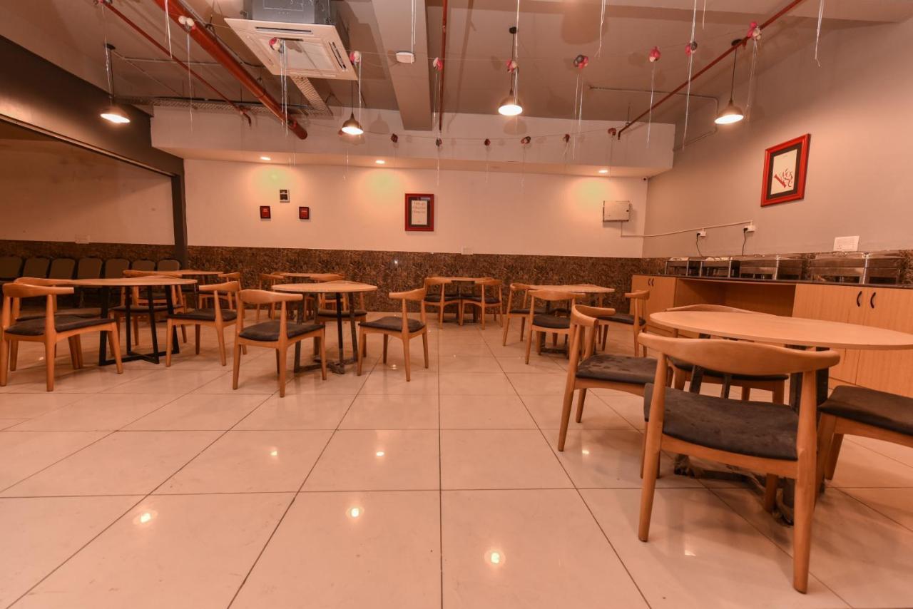 Hotel Red Saffron นิวเดลี ภายนอก รูปภาพ