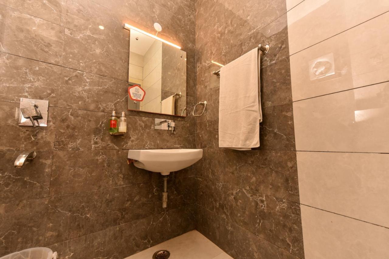Hotel Red Saffron นิวเดลี ภายนอก รูปภาพ