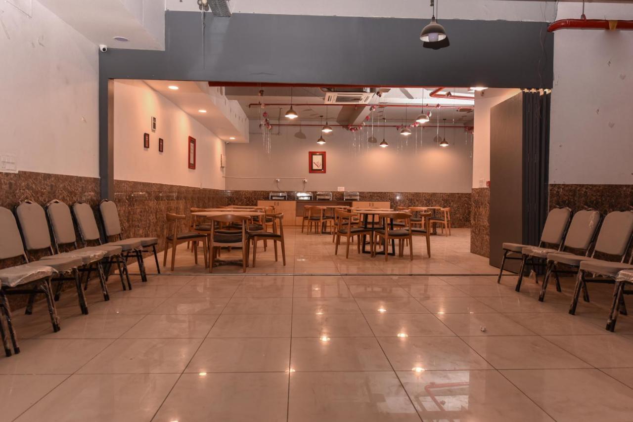 Hotel Red Saffron นิวเดลี ภายนอก รูปภาพ