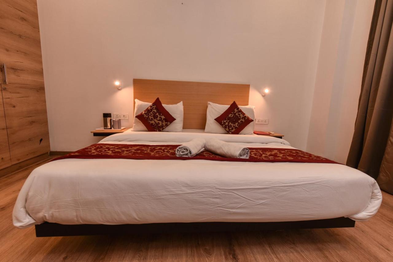 Hotel Red Saffron นิวเดลี ภายนอก รูปภาพ