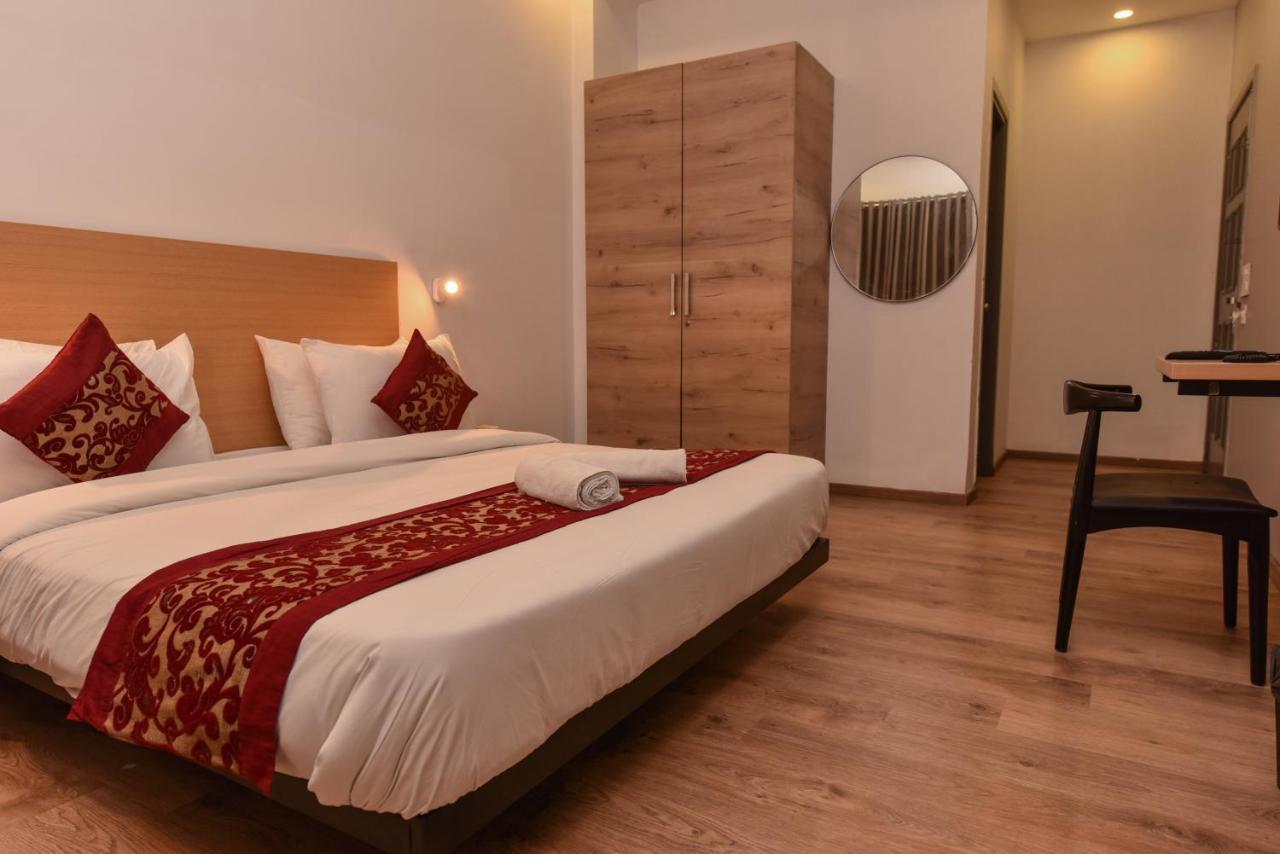Hotel Red Saffron นิวเดลี ภายนอก รูปภาพ
